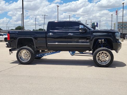 Used 2017 GMC Sierra 2500 Denali w/ Duramax Plus Package AWD/4WD image 5