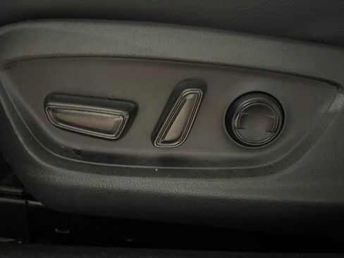 Used 2020 Toyota Camry XLE image 5