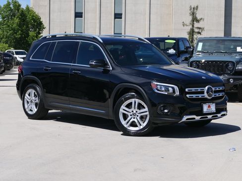 Used 2023 Mercedes-Benz GLB 250 4MATIC image 1