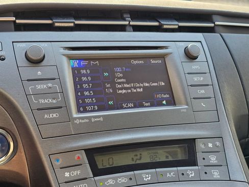 Used 2015 Toyota Prius Persona Series FWD image 17