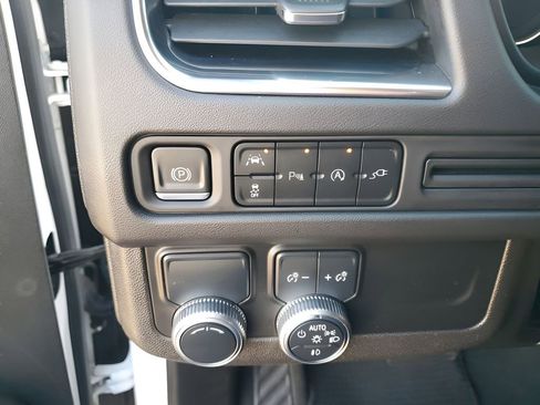 Used 2021 GMC Yukon SLT image 33