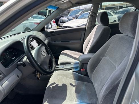 Used 2004 Toyota Camry LE FWD image 12