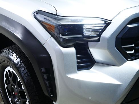 Used 2025 Toyota Tacoma TRD Off-Road w/ TRD Off Road Premium Package AWD/4WD image 16