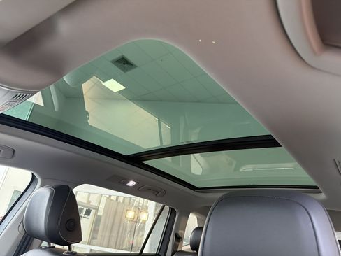 Used 2024 Volkswagen Tiguan SE w/ Panoramic Sunroof Package AWD/4WD image 22