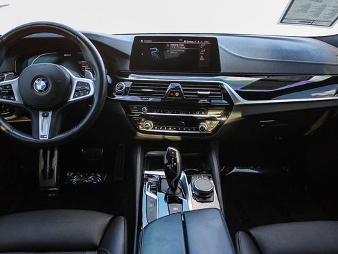 Used 2020 BMW 530e xDrive w/ M Sport Package image 12