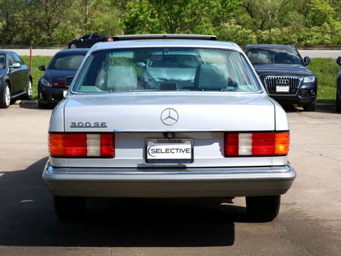 Used 1990 Mercedes-Benz 300 SE image 7