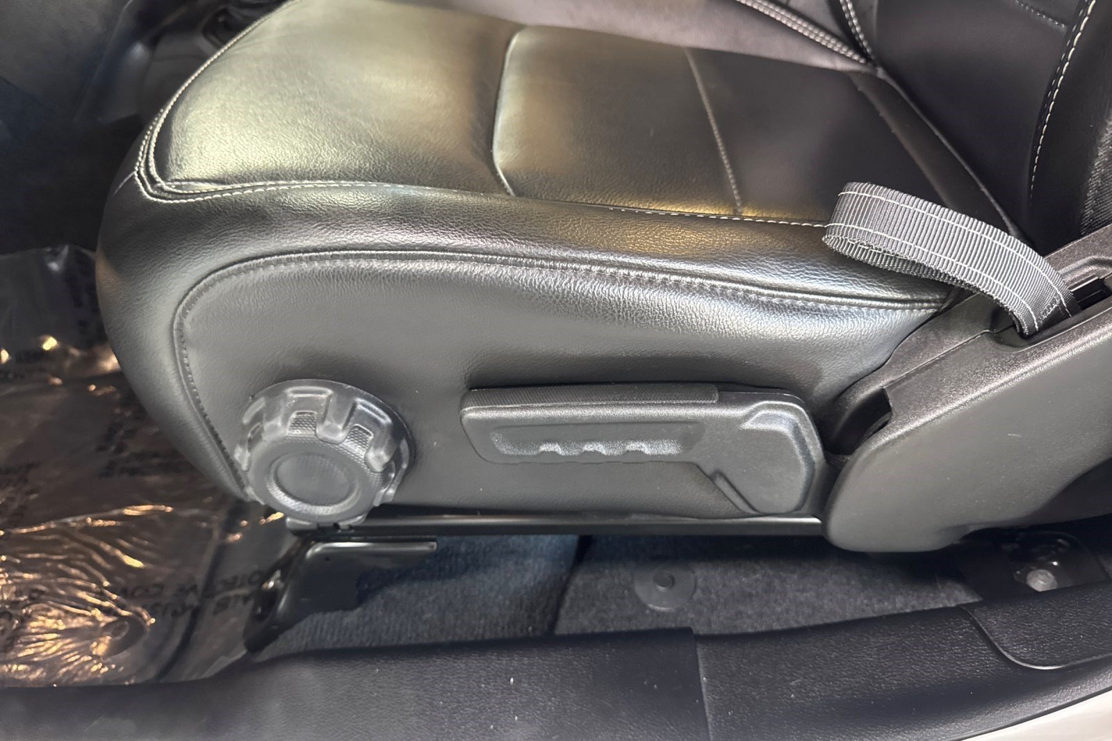 Used 2023 Jeep Wrangler Unlimited Sahara AWD/4WD image 15
