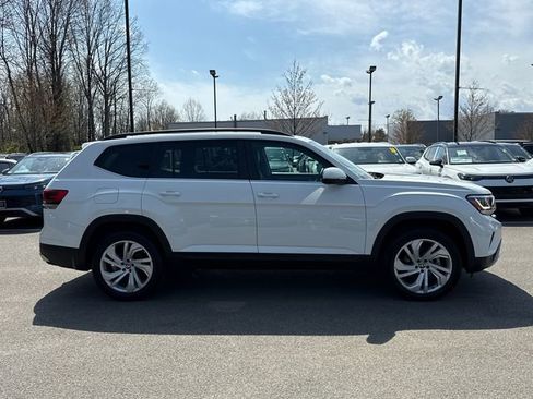 Certified 2023 Volkswagen Atlas SE w/ Panoramic Sunroof Package image 3