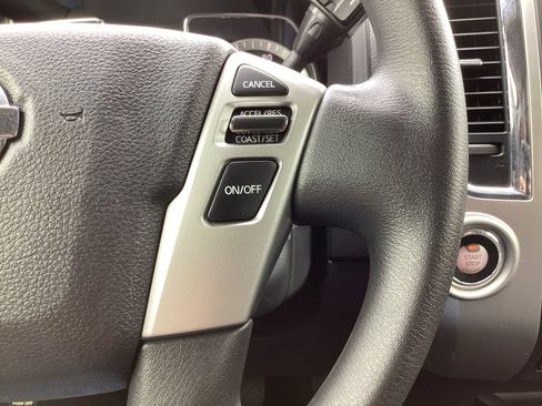 Used 2017 Nissan Titan SV RWD image 19
