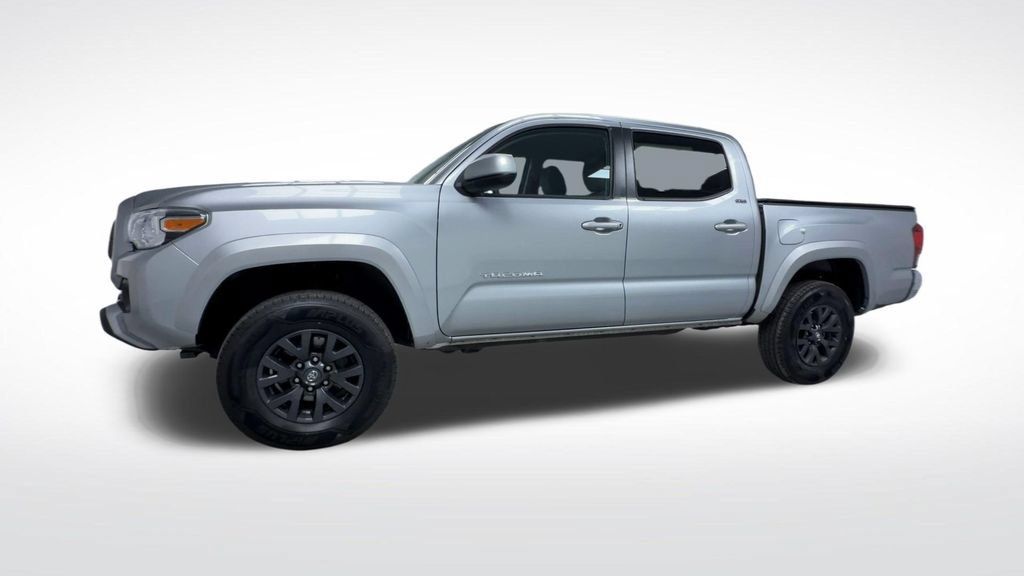 Used 2023 Toyota Tacoma SR5 AWD/4WD image 4