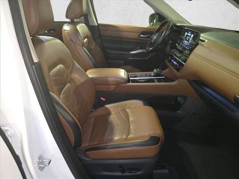 Used 2022 Nissan Pathfinder Platinum w/ Cargo Package AWD/4WD image 10