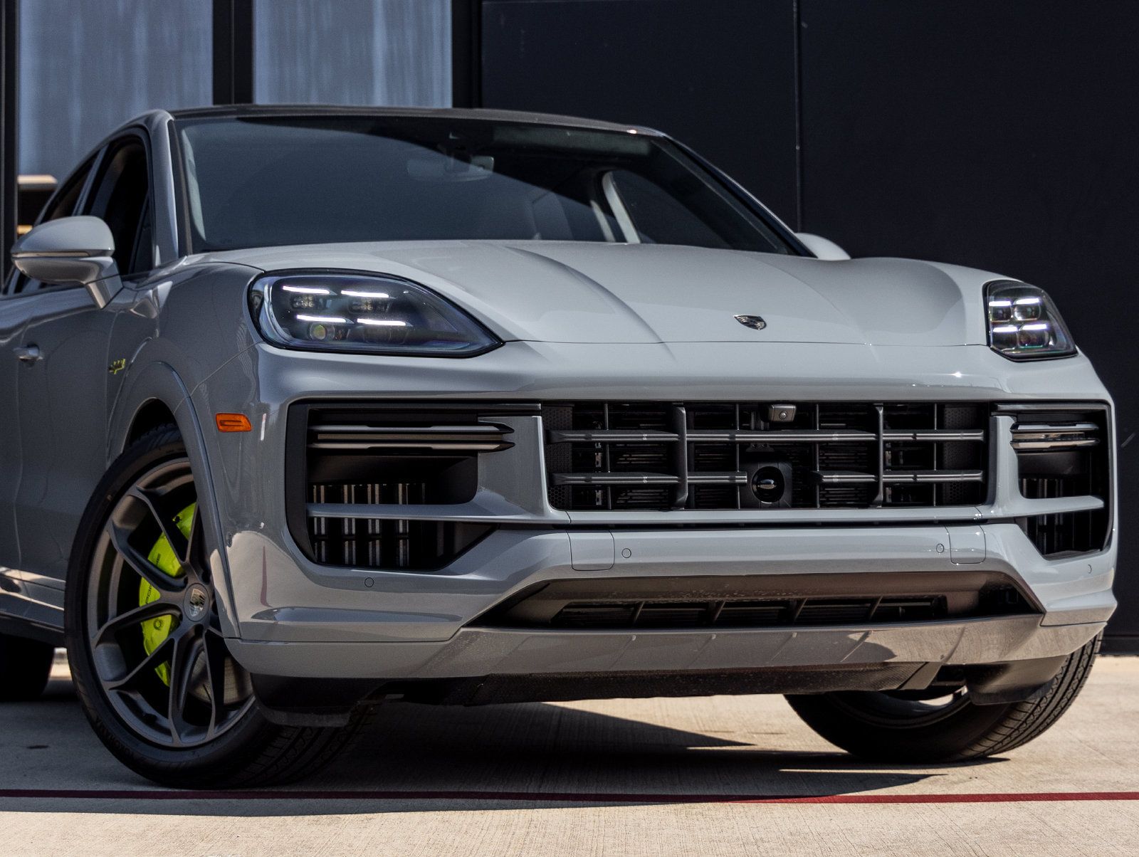 Certified 2025 Porsche Cayenne Turbo AWD/4WD image 9