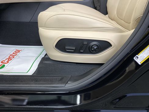 Certified 2025 Jeep Grand Cherokee Limited w/ Luxury Tech Group II image 13