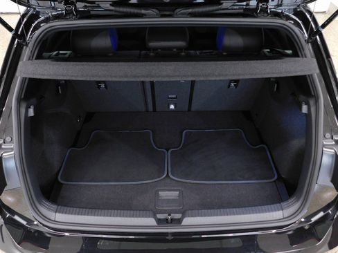 Used 2025 Volkswagen Golf image 92