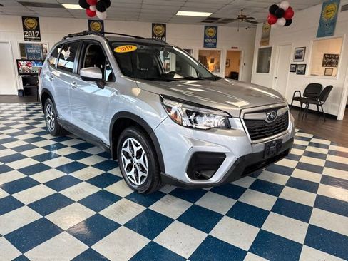 Used 2019 Subaru Forester Premium image 1