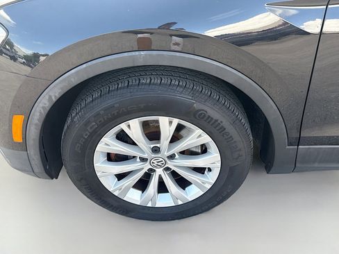 Used 2018 Volkswagen Tiguan SE FWD image 34