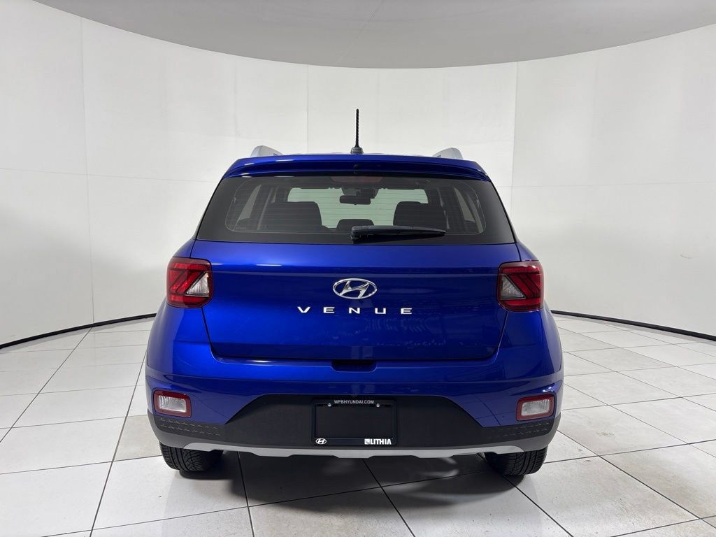 Used 2024 Hyundai Venue SEL FWD image 4