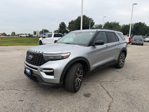 Used 2022 Ford Explorer ST-Line w/ Class IV Trailer Tow Package AWD/4WD image 3