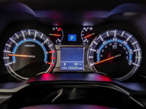 Used 2018 Toyota 4Runner TRD Off-Road Premium AWD/4WD image 20