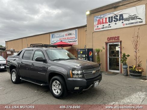 Used 2010 Chevrolet Avalanche LT w/ Luxury Package AWD/4WD image 3