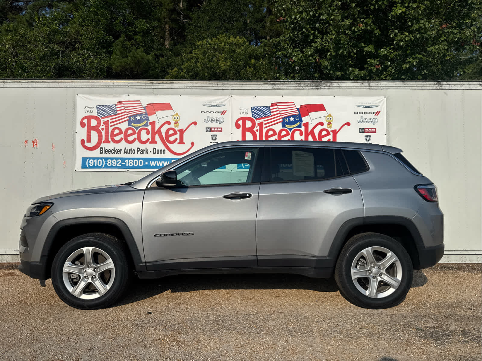 Used 2023 Jeep Compass Sport AWD/4WD image 7
