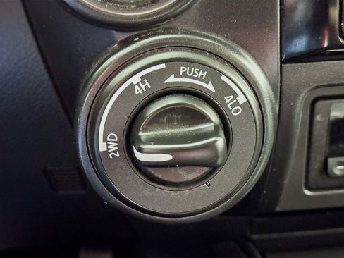 Used 2024 Nissan Titan PRO-4X w/ Pro-4x Convenience Package image 5