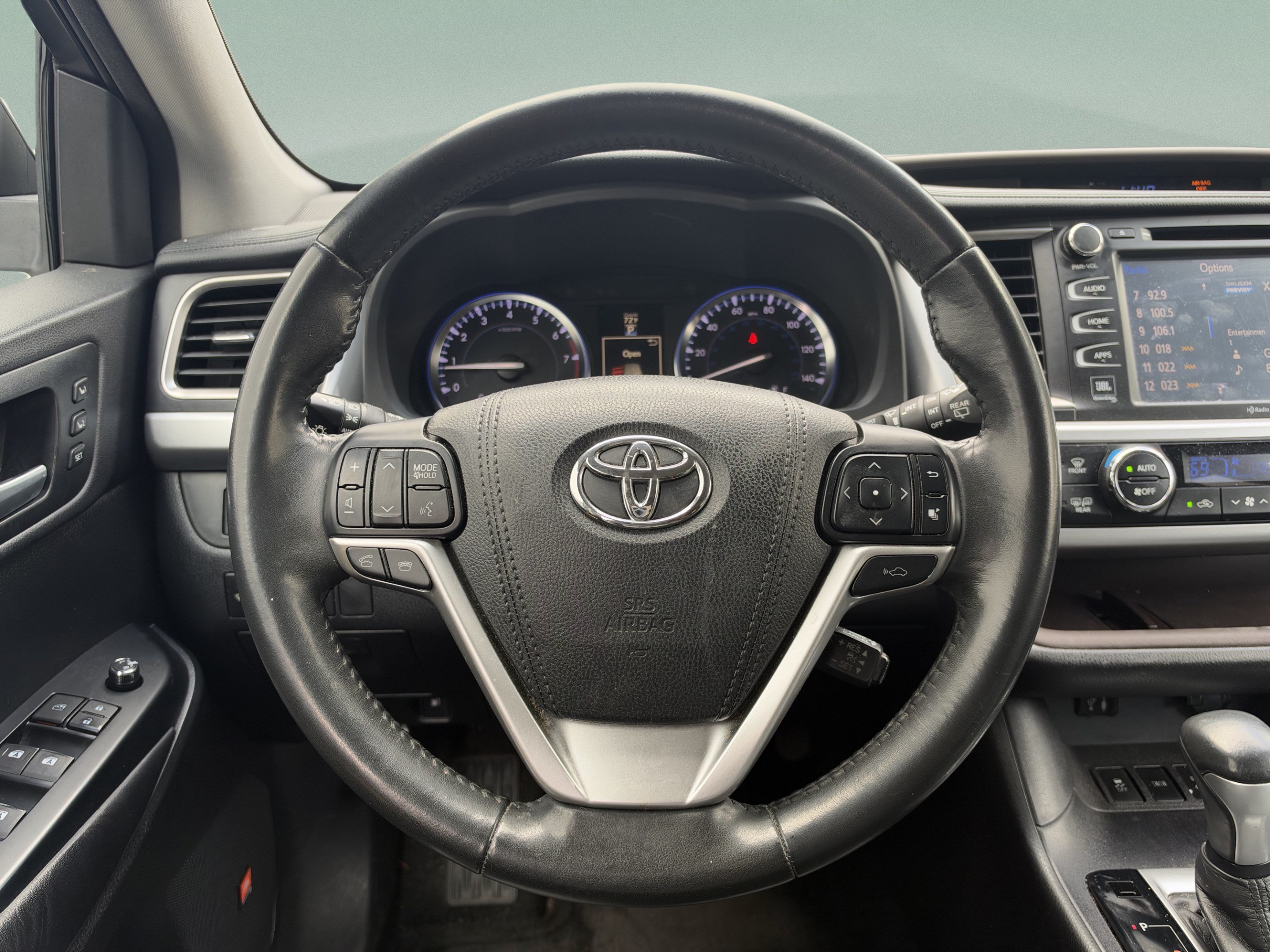 Used 2015 Toyota Highlander Limited w/ Driver Technology Package AWD/4WD image 8