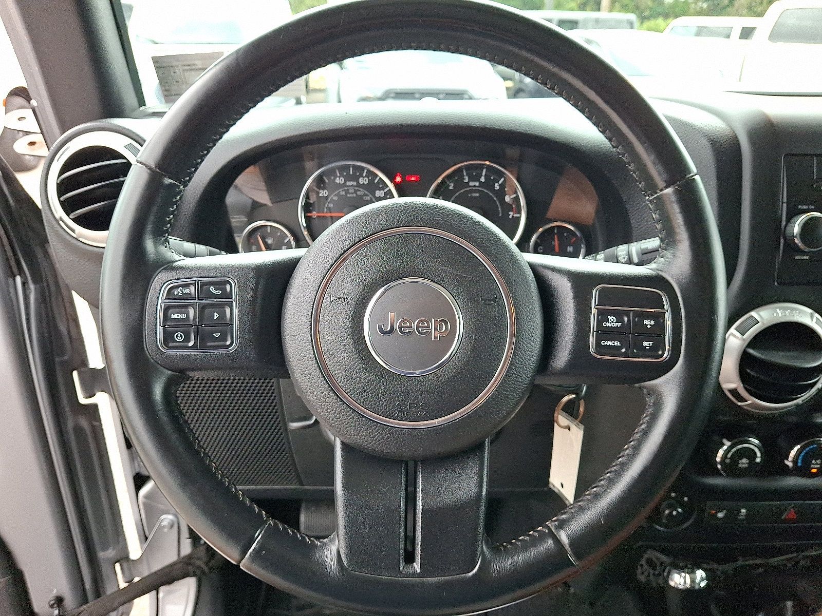 Used 2016 Jeep Wrangler Unlimited Rubicon w/ Connectivity Group AWD/4WD image 17