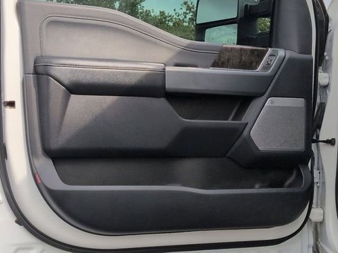 Used 2024 Ford F250 Lariat w/ Chrome Package image 20