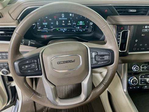 Used 2022 GMC Yukon Denali w/ Advanced Technology Package AWD/4WD image 11