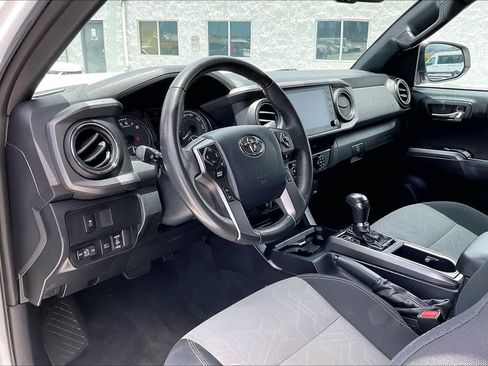 Used 2020 Toyota Tacoma TRD Off-Road w/ Technology Package AWD/4WD image 2