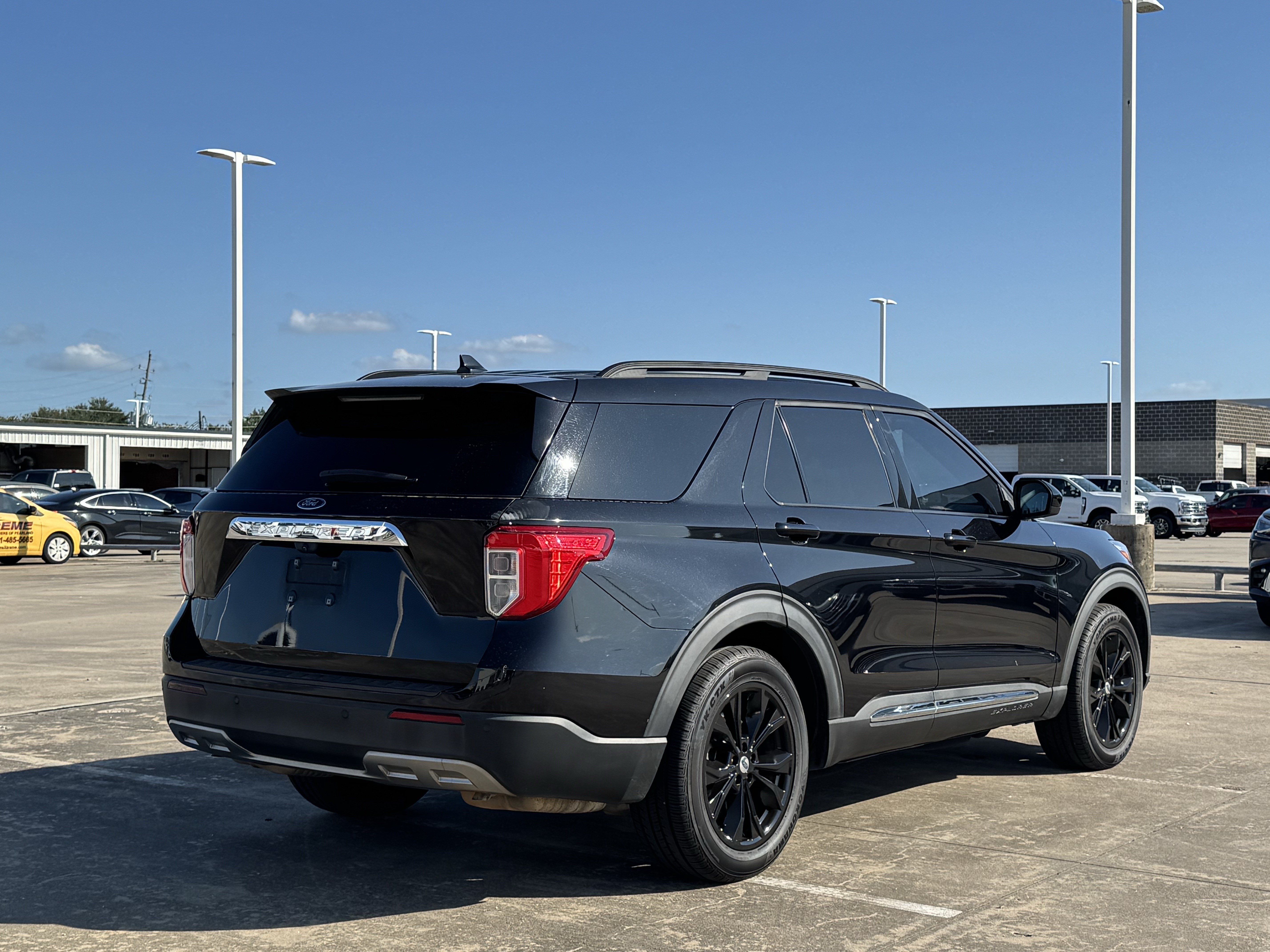 Used 2020 Ford Explorer XLT w/ Equipment Group 202A RWD image 7