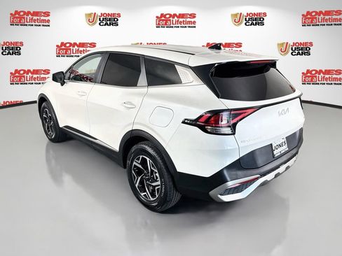 Used 2023 Kia Sportage LX AWD/4WD image 2