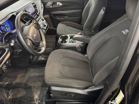 Used 2019 Chrysler Pacifica Touring Plus w/ S Appearance Package image 10