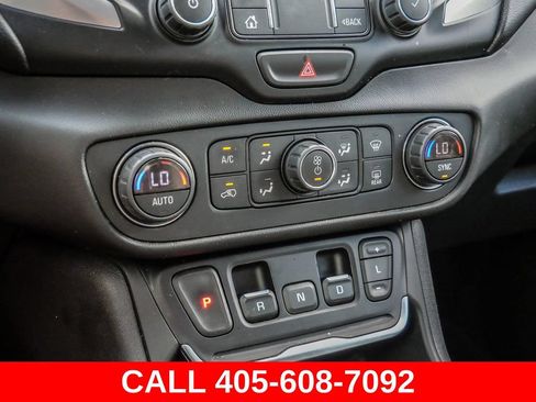 Used 2021 GMC Terrain SLT w/ Infotainment Package II FWD image 33