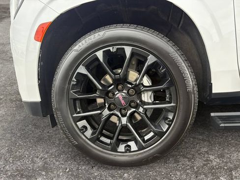 Used 2023 GMC Yukon Denali AWD/4WD image 14