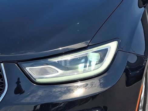 Used 2025 Chrysler Pacifica Select FWD image 9