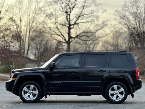 Used 2014 Jeep Patriot Latitude w/ Sun/Sound Group image 8