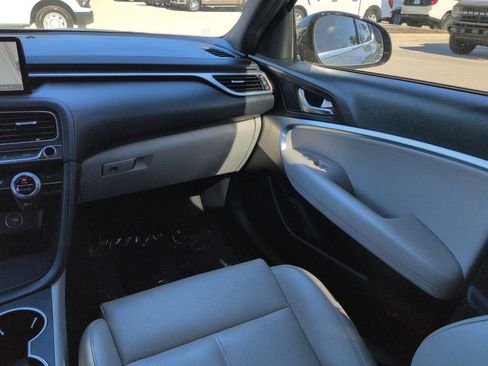 Used 2023 Genesis G70 2.0T image 16
