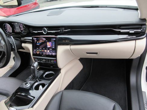 Used 2022 Maserati Quattroporte Modena image 28