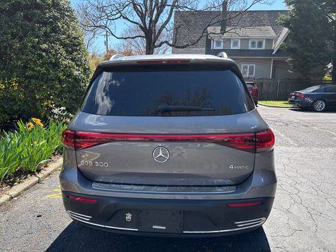 Used 2022 Mercedes-Benz EQB 300 4MATIC image 9