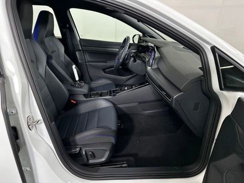 Used 2024 Volkswagen Golf R image 32