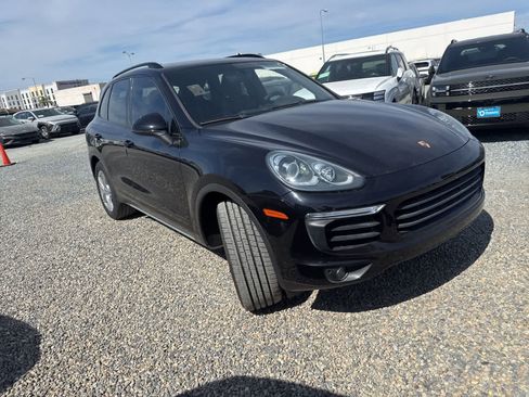 Used 2016 Porsche Cayenne AWD/4WD image 3