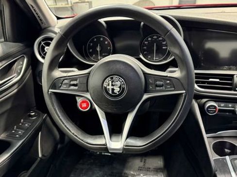 Used 2019 Alfa Romeo Giulia w/ Quick Order Package 22K Sport RWD image 19