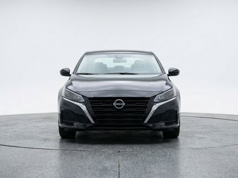 Used 2025 Nissan Altima 2.5 SV image 2