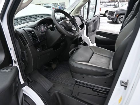 Used 2024 RAM ProMaster 2500 w/ Convenience Group image 14