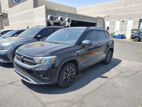 Used 2023 Volkswagen Taos S image 2