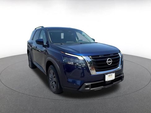 Used 2025 Nissan Pathfinder SV FWD image 3