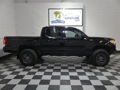 Used 2017 Toyota Tacoma SR image 6