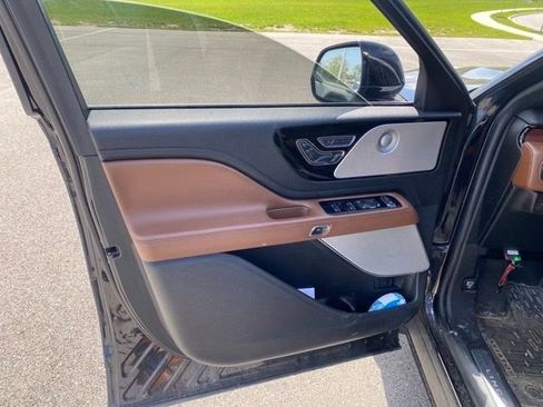 Used 2022 Lincoln Aviator Reserve w/ Equipment Group 201A AWD/4WD image 10